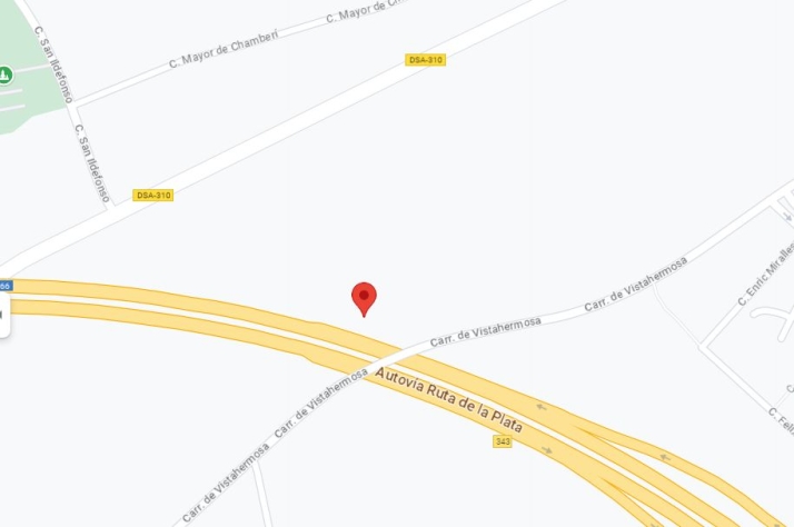 Los vecinos de Tejares vuelven a denunciar la acumulaci&oacute;n de basura, en esta ocasi&oacute;n, al lado de la A-66 | Imagen 2