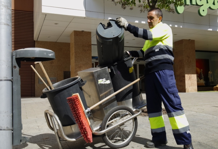 Bienvenido Herrero, tres d&eacute;cadas velando por la limpieza de Salamanca: "La educaci&oacute;n de la gente es brutal" | Imagen 2