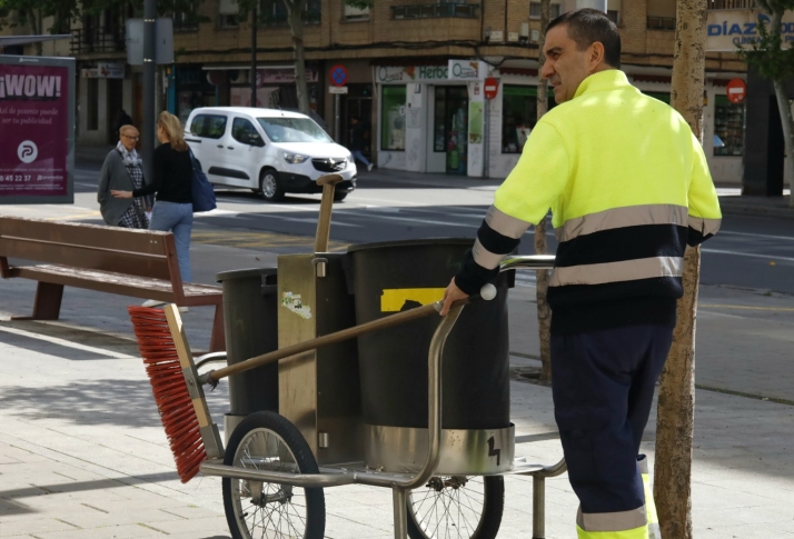 Bienvenido Herrero, tres d&eacute;cadas velando por la limpieza de Salamanca: "La educaci&oacute;n de la gente es brutal" | Imagen 4