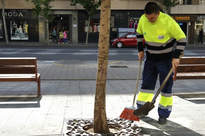 Bienvenido Herrero, tres d&eacute;cadas velando por la limpieza de Salamanca: "La educaci&oacute;n de la gente es brutal" | Imagen 1