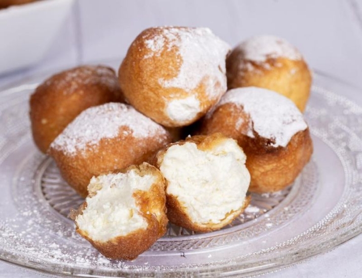 Mar&iacute;a &Aacute;ngeles Hern&aacute;ndez: "Nuestra masa de bu&ntilde;uelo es tan fina que la cortamos a mano" | Imagen 1