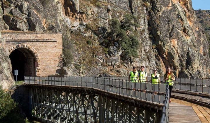 La Diputaci&oacute;n promociona sus productos tur&iacute;sticos m&aacute;s emblem&aacute;ticos en INTUR | Imagen 1