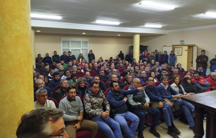 Ganaderos de Salamanca reclaman en Tamames m&aacute;s veterinarios y flexibilidad contra la Dermatosis | Imagen 1