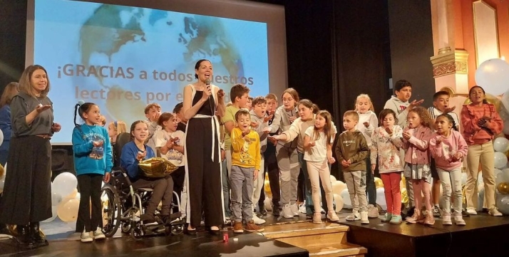 El CEIP Santa Teresa acoge la inspiradora historia de 'Carolina Purpurina' en una jornada de valores y esperanza | Imagen 1