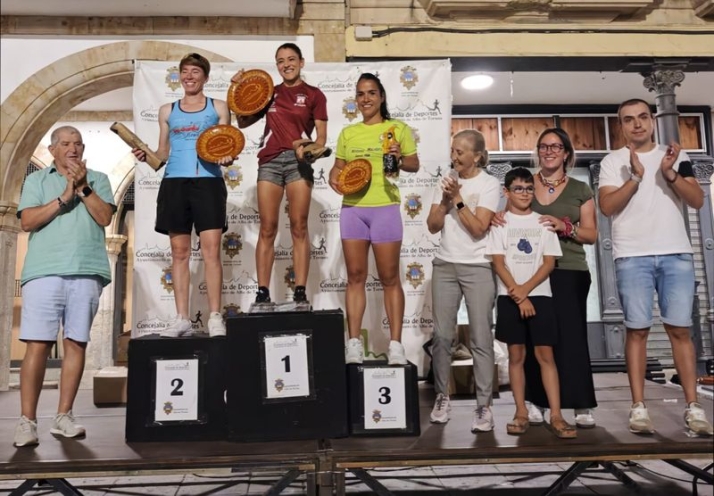 Alberto Marcos y Ver&oacute;nica S&aacute;nchez se imponen en una espectacular carrera nocturna | Imagen 1