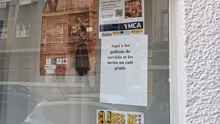 El sincero gesto de un establecimiento de Salamanca: caf&eacute; gratis para los polic&iacute;as de servicio | Imagen 1