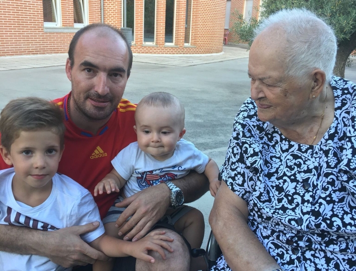 La infatigable Clara Salazar y su histórica tienda de repuestos | Imagen 1