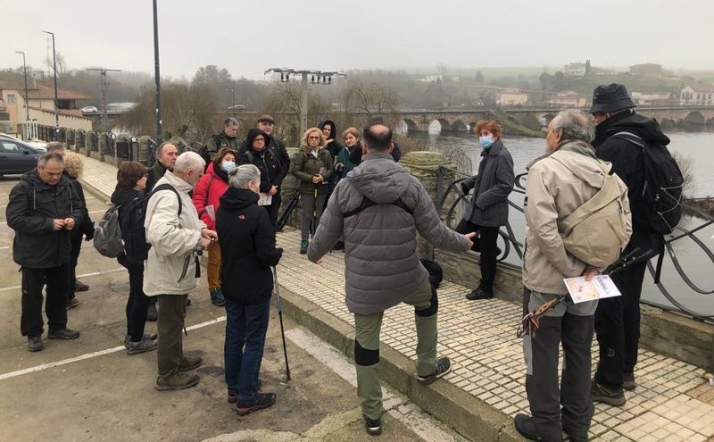 El Colegio de M&eacute;dicos de Salamanca disfruta de una visita cultural a Alba de Tormes | Imagen 1