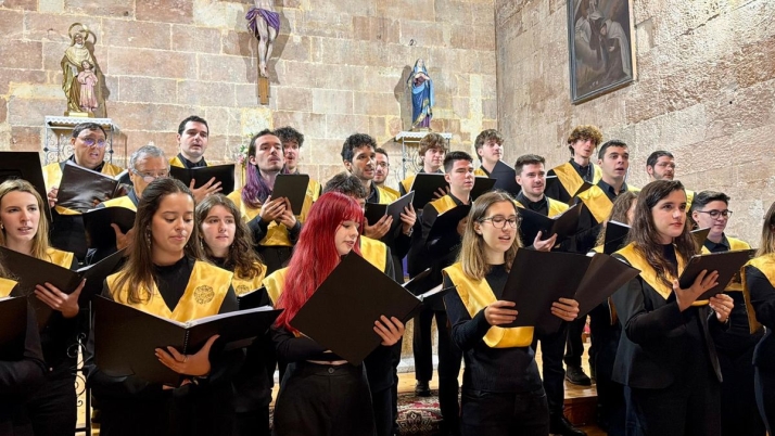 El Coro Tom&aacute;s Luis de Victoria emociona a La Vell&eacute;s en un entra&ntilde;able recital navide&ntilde;o | Imagen 1
