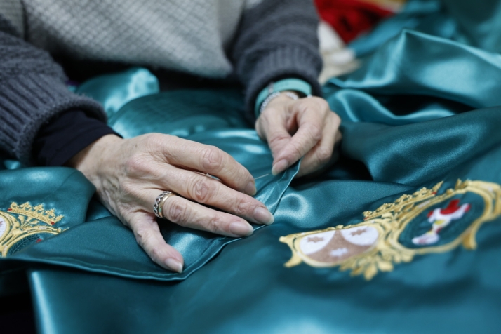 Cristina Dom&iacute;nguez: el arte de vestir la Semana Santa de Salamanca con pasi&oacute;n y devoci&oacute;n | Imagen 2
