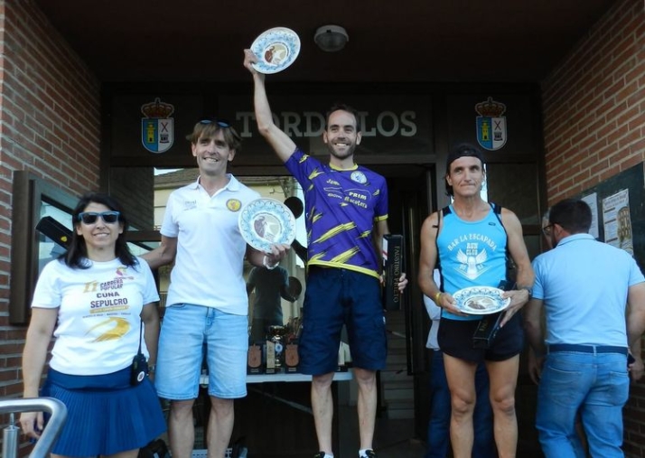 Juan Bueno y Pilar Garc&iacute;a imponen su ley en la II Carrera de la Cuna al Sepulcro | Imagen 1