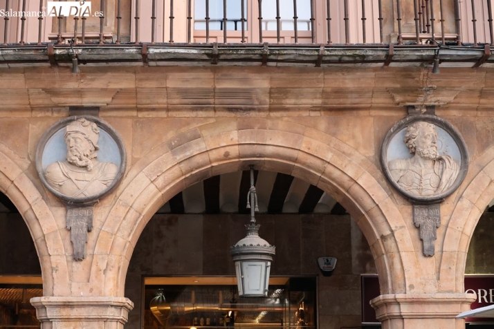 Los medallones de la Plaza Mayor de Salamanca: arte e historia esculpida sobre piedra | Imagen 1