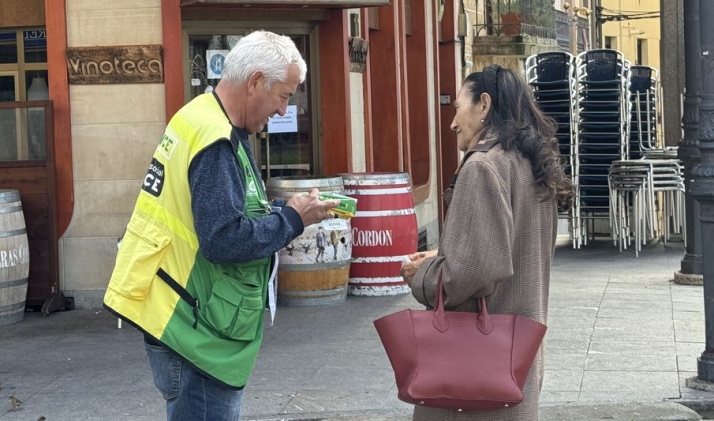 Emilio Cuevas se jubila despu&eacute;s de 25 a&ntilde;os como cuponero en Alba de Tormes | Imagen 1