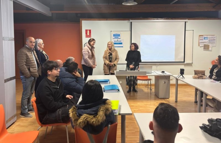 Diecis&eacute;is vecinos completan su formaci&oacute;n y renuevan espacios municipales con los programas del Ecyl | Imagen 1
