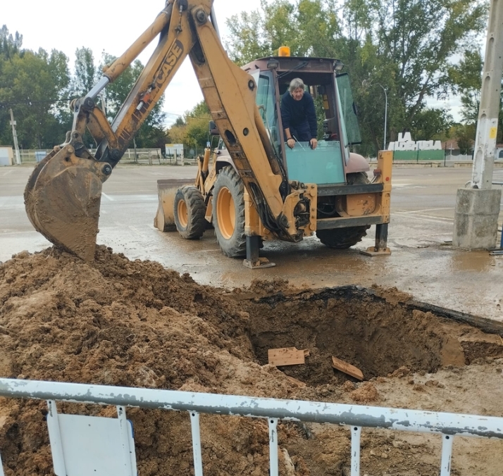 Abel V&aacute;zquez: "Los charcos en medio de los puestos no permiten trabajar como es debido" | Imagen 1