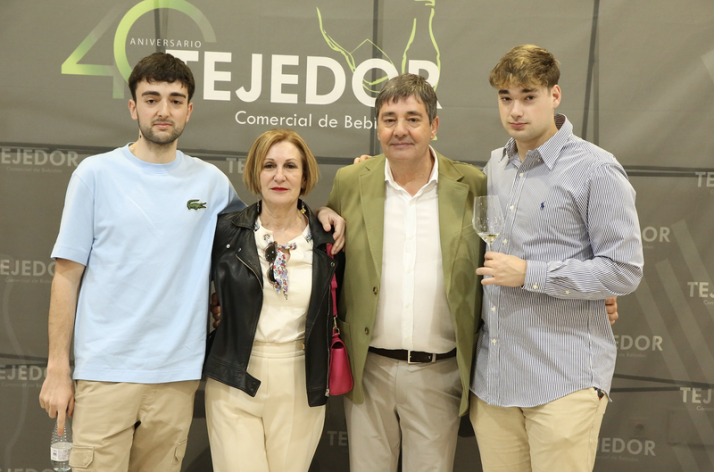 "No sabemos lo que nos depara el futuro, pero queremos que sig&aacute;is estando presentes cuando se produzca el cambio de testigo" | Imagen 1