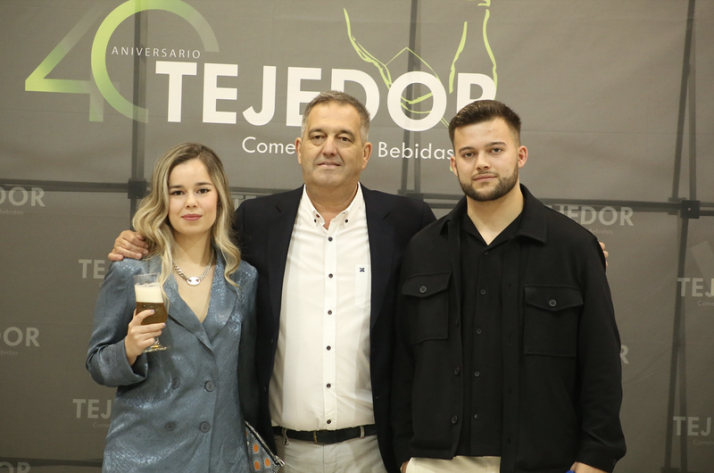 "No sabemos lo que nos depara el futuro, pero queremos que sig&aacute;is estando presentes cuando se produzca el cambio de testigo" | Imagen 2