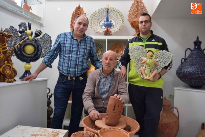 Se va el artesano, queda la obra: adiós al maestro alfarero Bernardo Pérez | Imagen 2