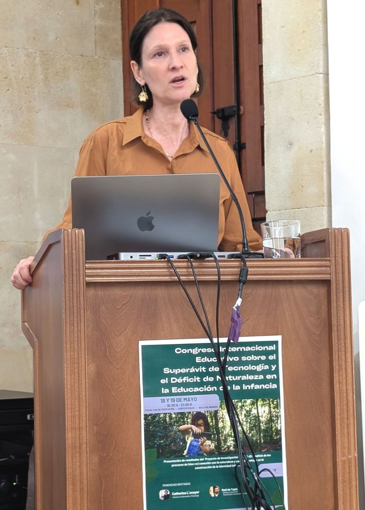 Especialistas reflexionan en la USAL sobre la adicci&oacute;n a las pantallas de menores y su alejamiento de la naturaleza | Imagen 2