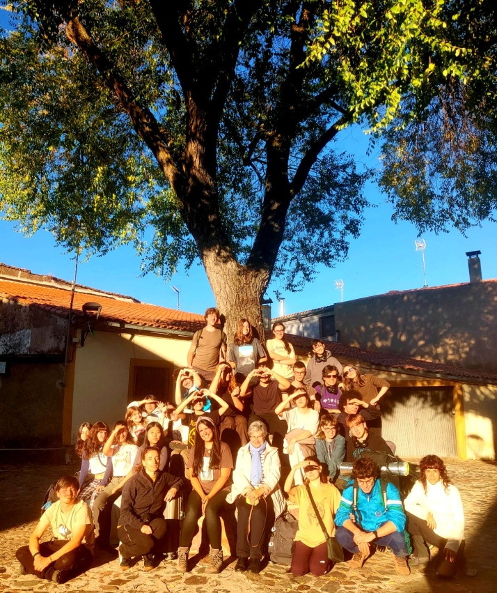 Monsagro planta 400 robles, castaños y fresnos, con más de 40 voluntarios, tras el incendio de 2022 | Imagen 1