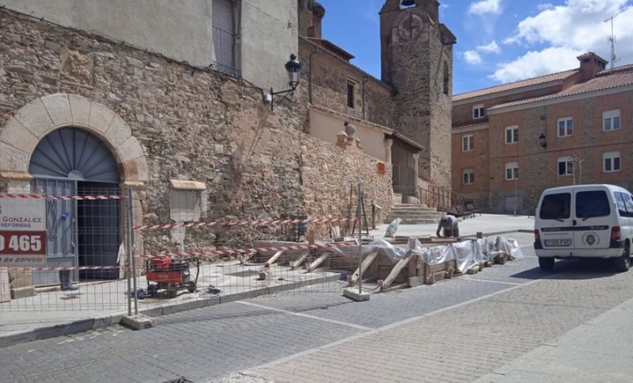 Hallan tablas policromadas del siglo XVI en las obras del antiguo hospital | Imagen 2
