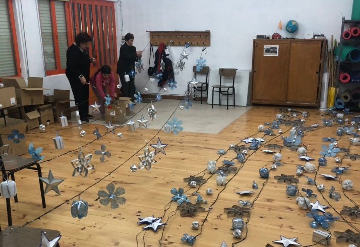Colaboración vecinal para decorar la Navidad en Fresno Alhándiga | Imagen 4