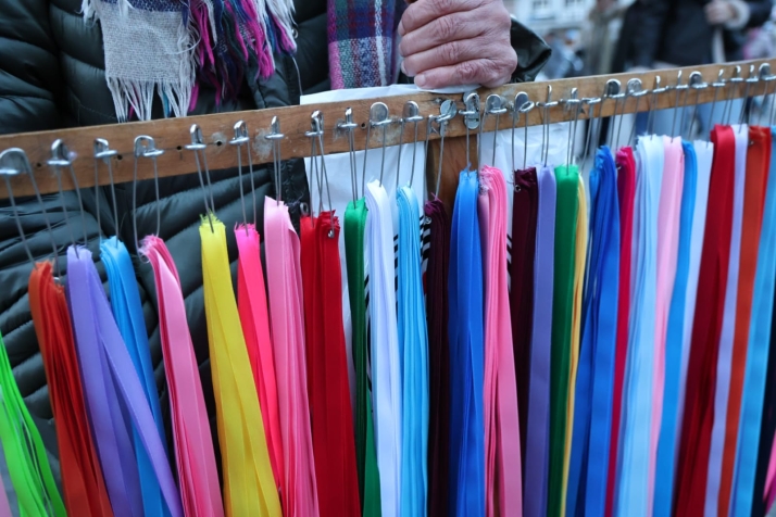 Las gargantillas de San Blas: la colorida cinta protectora que resiste al paso del tiempo | Imagen 1