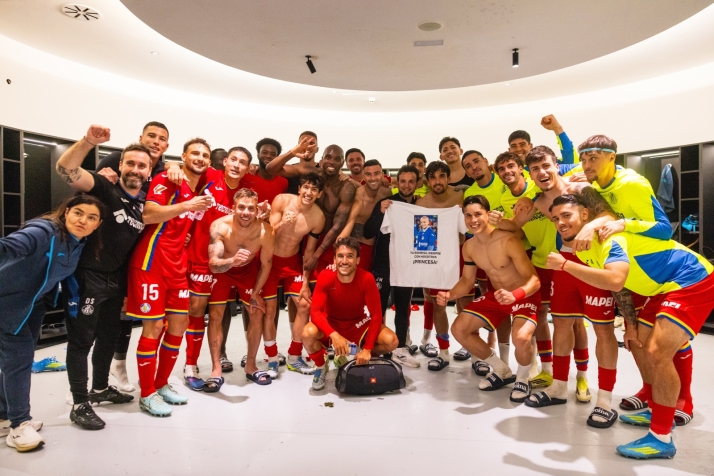 Camisetas al cielo: el precioso tributo de Getafe y Ferr&aacute;n Torres a M4R&Iacute;A | Imagen 1