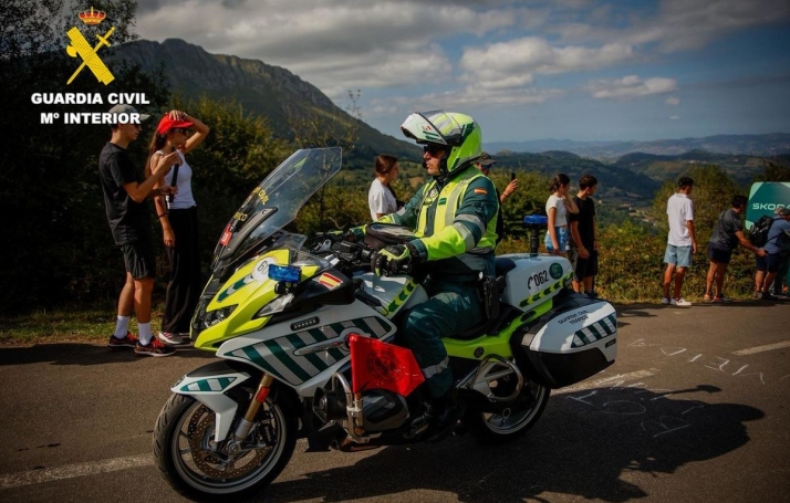 M&aacute;s de 200 agentes, un helic&oacute;ptero y drones para blindar el final de etapa de La Vuelta en Guijuelo | Imagen 1
