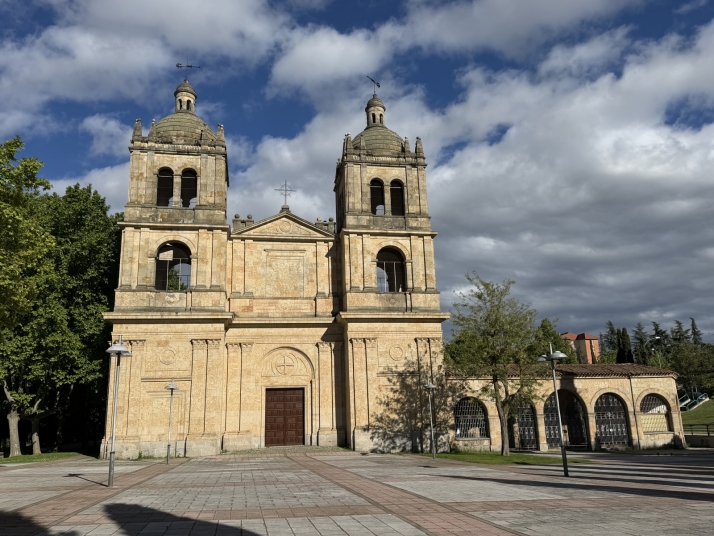 De iglesias a tiendas, hoteles y auditorios: el renacer del patrimonio religioso olvidado en Salamanca | Imagen 3