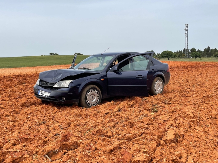 Colisi&oacute;n de dos veh&iacute;culos en la carretera de Alba de Tormes | Imagen 1