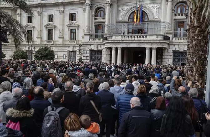 Daniel, un salmantino que vive en Valencia, sobre el incendio: &ldquo;Se respira mucho dolor, ha sido una tragedia muy grande"  | Imagen 1