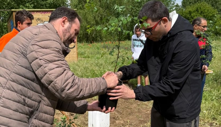 Usuarios de Asprodes realizan una ruta bot&aacute;nica y de reciclaje en Alba de Tormes | Imagen 1