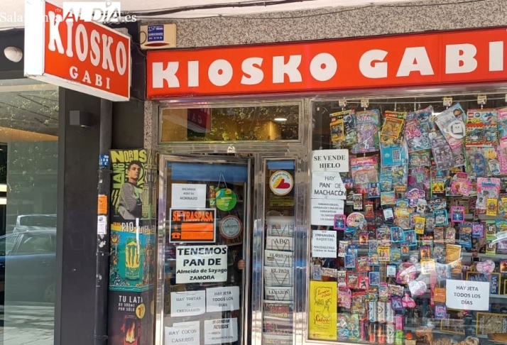 V&Iacute;DEO | Cierra el &uacute;nico quiosco que intercambia novelas en Salamanca, tras 37 a&ntilde;os de historia | Imagen 1