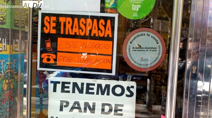 V&Iacute;DEO | Cierra el &uacute;nico quiosco que intercambia novelas en Salamanca, tras 37 a&ntilde;os de historia | Imagen 2