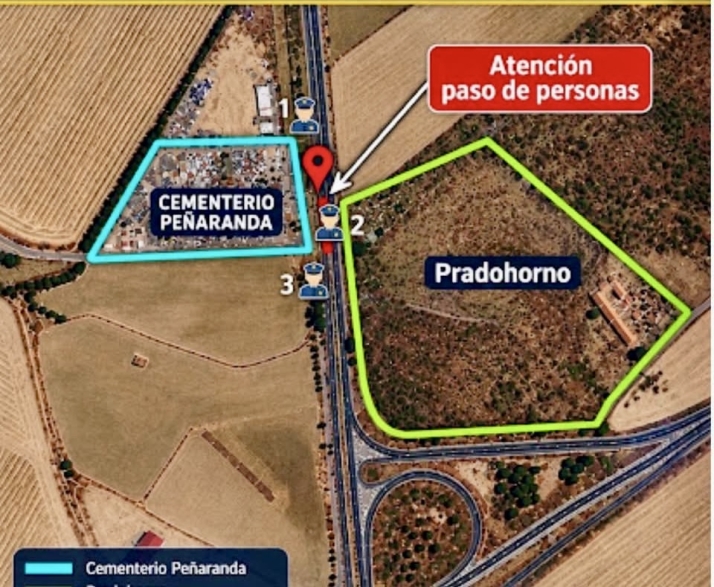 Flores, cariño, recuerdos y un dispositivo especial de seguridad en el cementerio de Peñaranda ante Todos los Santos | Imagen 1