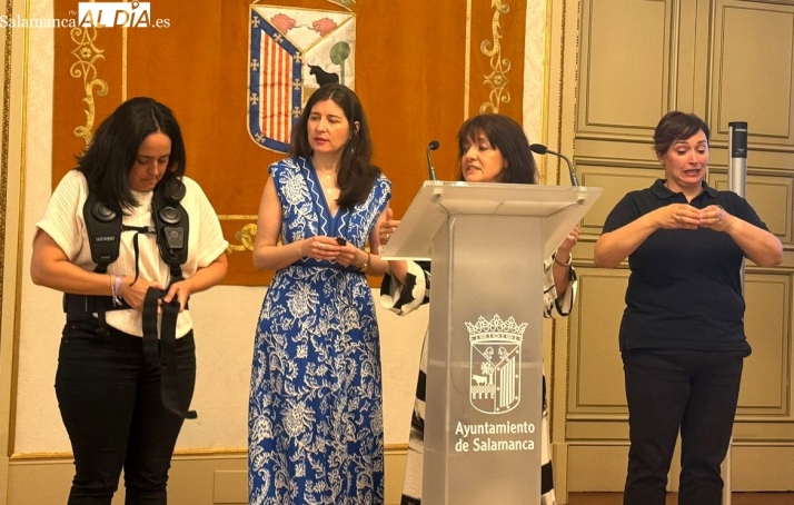 Mochilas que vibran para que las personas sordas sientan la música en las Ferias | Imagen 1