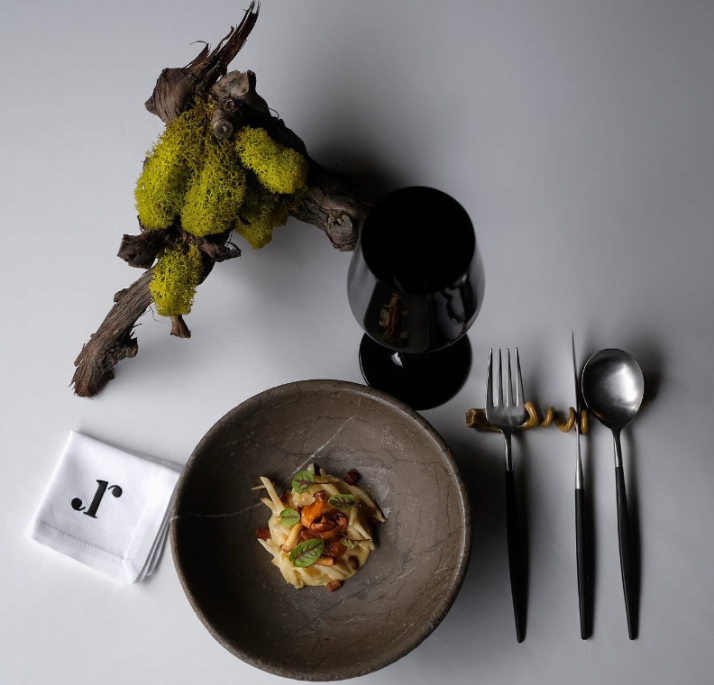 La Gu&iacute;a Estrella Michel&iacute;n vuelven a reconocer a Salamanca: los tres restaurantes de la ciudad las mantienen  | Imagen 2