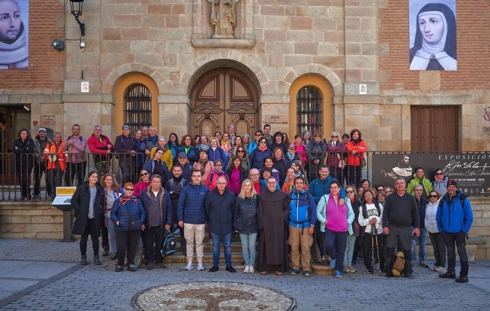 &Eacute;xito de la marcha teresiana y sanjuanista que une Salamanca y Alba con 120 participantes | Imagen 3