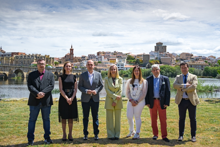 &ldquo;Somos una candidatura de gente honesta y trabajadora que queremos estar al servicio de los albenses&rdquo; | Imagen 1