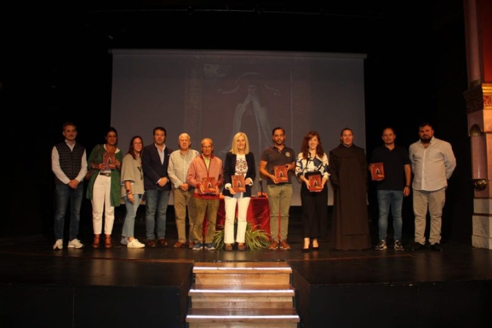 Irene Aparicio invita a mantener viva la historia de la villa ducal en el libro de fiestas | Imagen 1