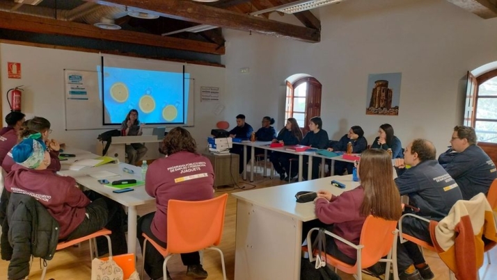 Los dieciocho alumnos de los programas de empleo de Alba de Tormes inician sus pr&aacute;cticas | Imagen 1