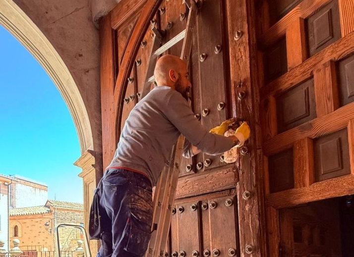 Las puertas por las que entr&oacute; Santa Teresa recuperan su esplendor original | Imagen 1