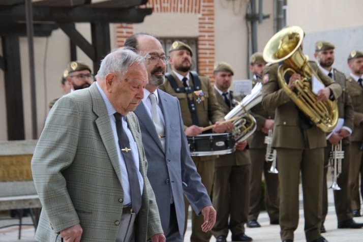 La Guardia Civil homenajea en Galinduste al veterano agente Ricardo Cames, de 96 a&ntilde;os | Imagen 1