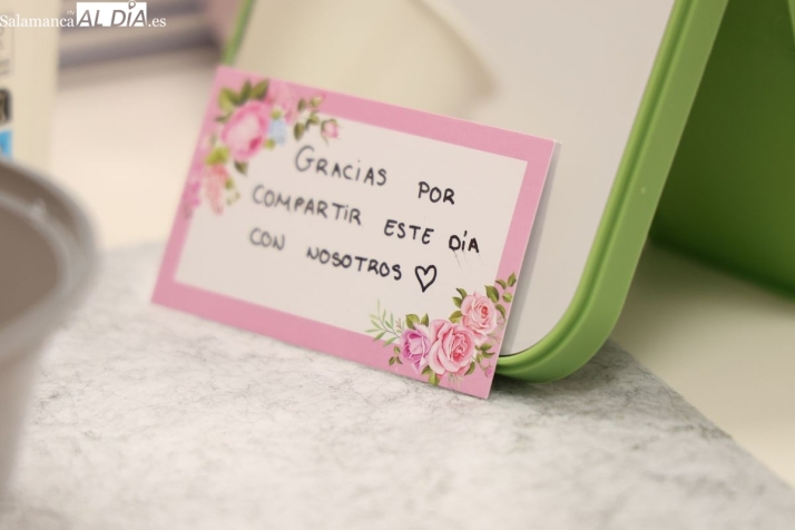 Maquillaje oncol&oacute;gico: una terapia emocional para sobrellevar la enfermedad entre alumnos de Salamanca y miembros de la AECC | Imagen 2