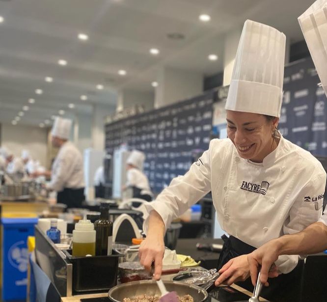 Sara C&aacute;mara, Mejor Cocinera de CyL y subcampeona de Espa&ntilde;a: "El trabajo es mucho m&aacute;s f&aacute;cil cuando tenemos productos de tanta calidad como los de aqu&iacute;" | Imagen 1