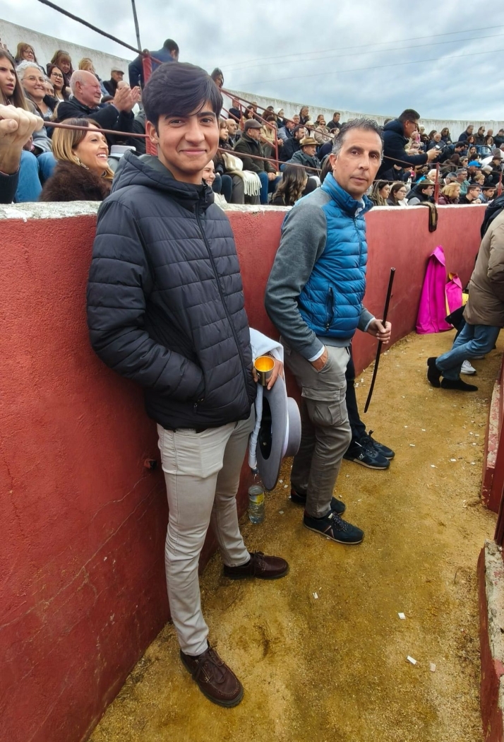 De padres a hijos: la emotiva estampa familiar de los Casta&ntilde;o en Villoria | Imagen 2