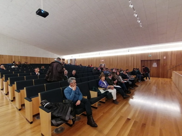 La directora general de Producción Agrícola y Ganadera aclara la normativa sobre el movimiento de terneros para cebo | Imagen 1