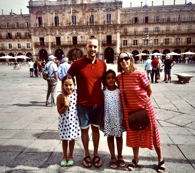 Una familia de acogida de Salamanca: &ldquo;Lo que m&aacute;s aprendemos con ella es sobre la empat&iacute;a y la solidaridad&rdquo; | Imagen 1