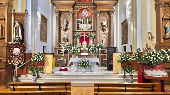 Ofrenda de mil rosas a la Virgen del Carmen | Imagen 1